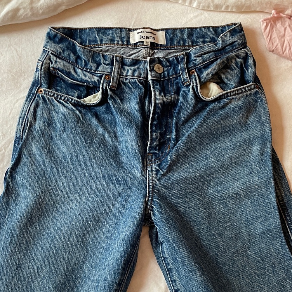 Reformation Val 90s mid rise straight denim jeans in Logan (medium blue) size 24